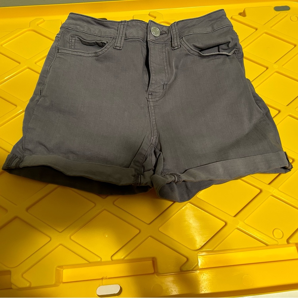 Women’s/junior shorts